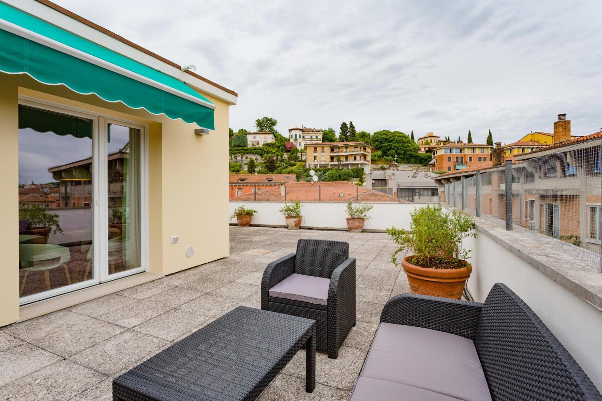 Amazing Flat With Big Terrace And Private Car Park Διαμέρισμα Βερόνα Εξωτερικό φωτογραφία